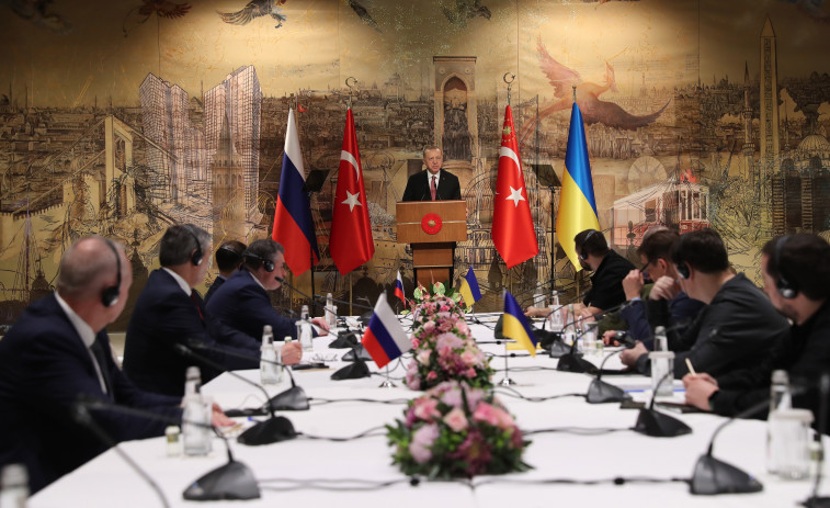Rusia y Ucrania inician ronda de negociaciones presenciales en Turquía