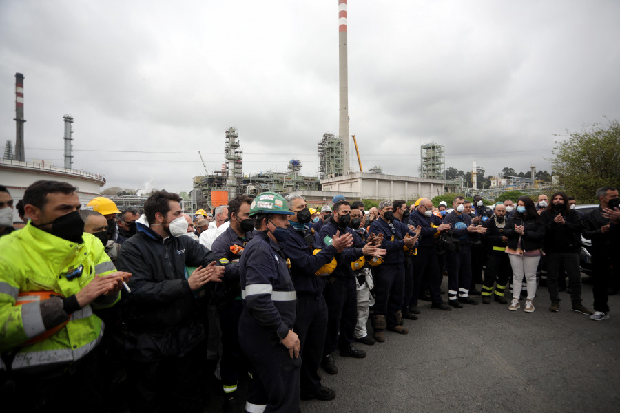 Los sindicatos exigen más medidas de prevención en la refinería tras el accidente en el que murió un operario