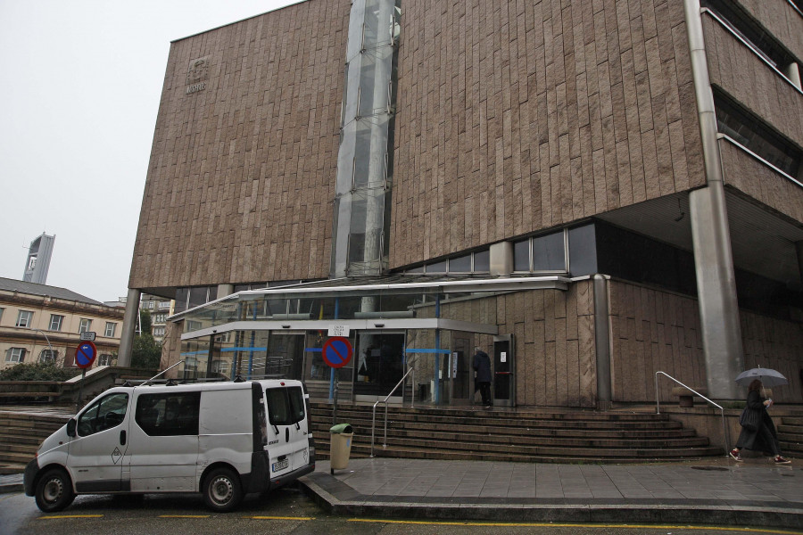 Inhabilitado por 14 años un profesor de A Coruña por abuso sexual a ocho alumnas
