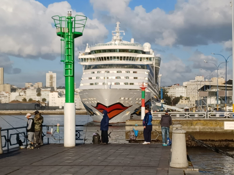Detectados 46 positivos en un crucero atracado en A Coruña