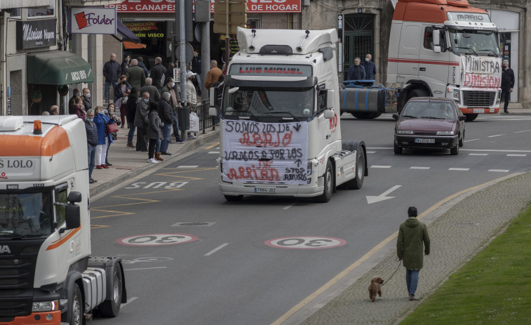 Los transportistas suspenden 