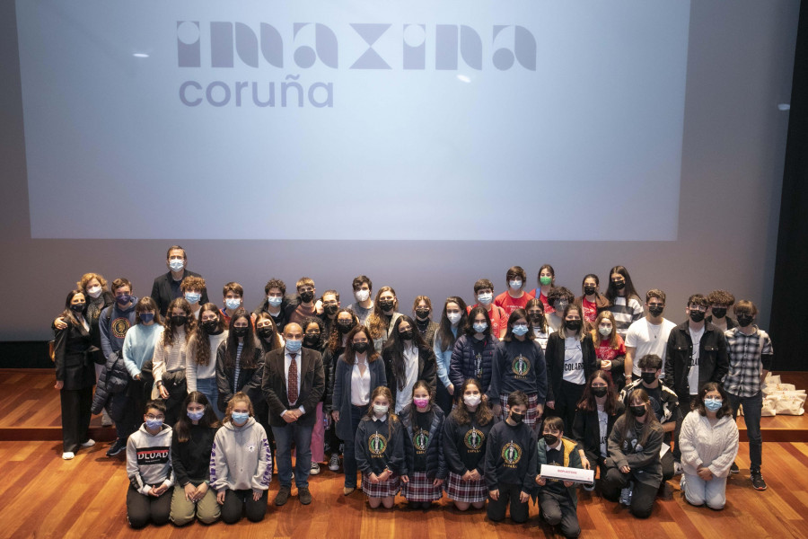 El concurso escolar “Imaxina Coruña” celebra la final en la Domus con docenas de participantes