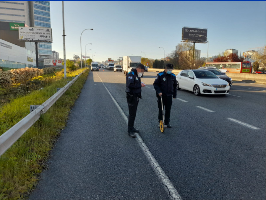 Herido muy grave tras estrellarse contra un camión de basura en Alfonso Molina