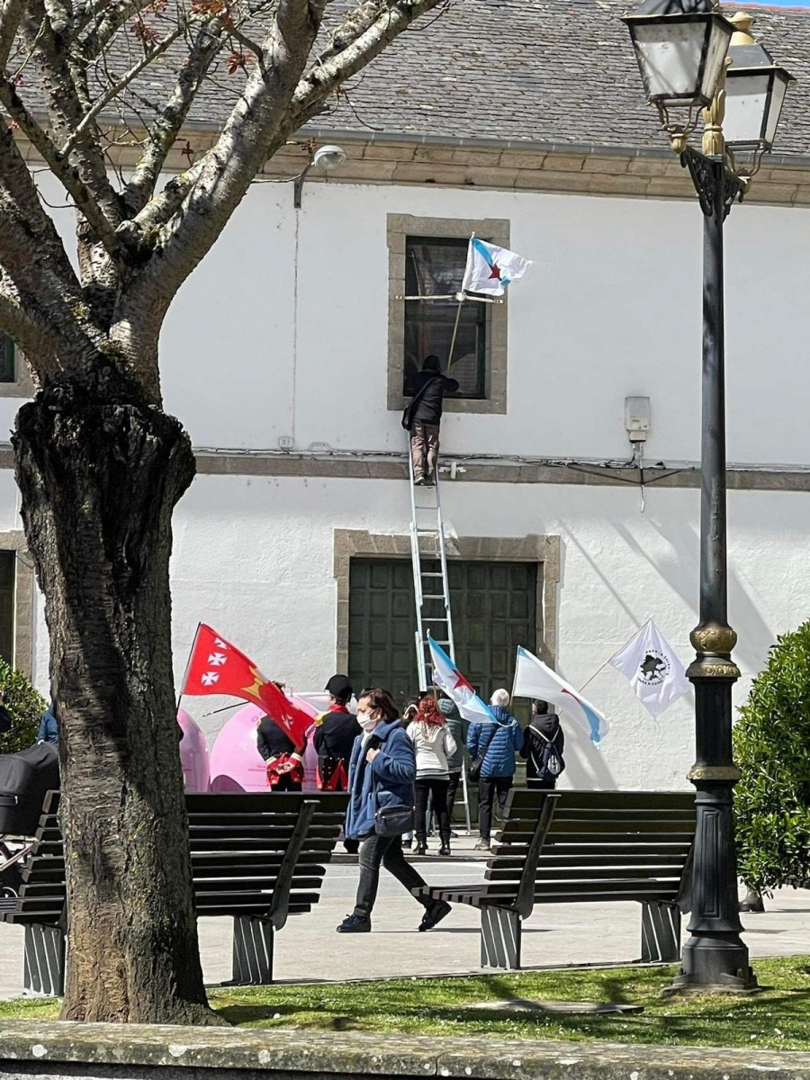 Retiran la bandera independentista del cuartel de San Fernando en Lugo