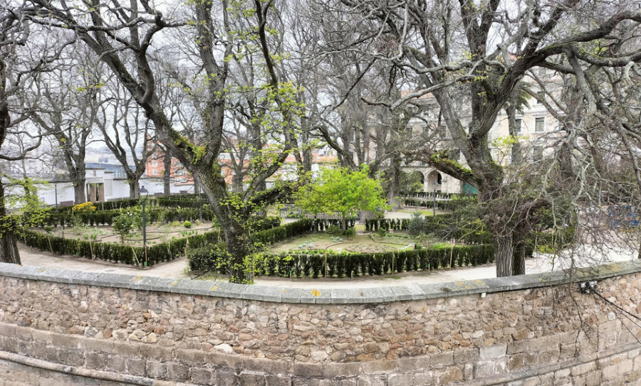 El histórico jardín de San Carlos afronta la fase final de su restauración de seis meses