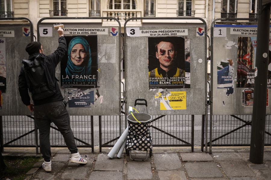 Macron tacha de racista y mentirosa a Le Pen, que se le acerca en los sondeos