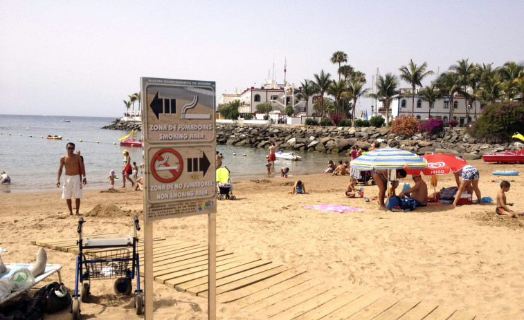 Barcelona prohibirá fumar en todas sus playas a partir de julio