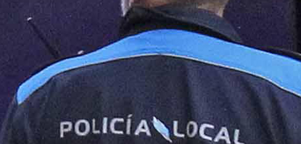 La Policía Local salva la vida de un hombre que se desplomó en plena calle en Vigo