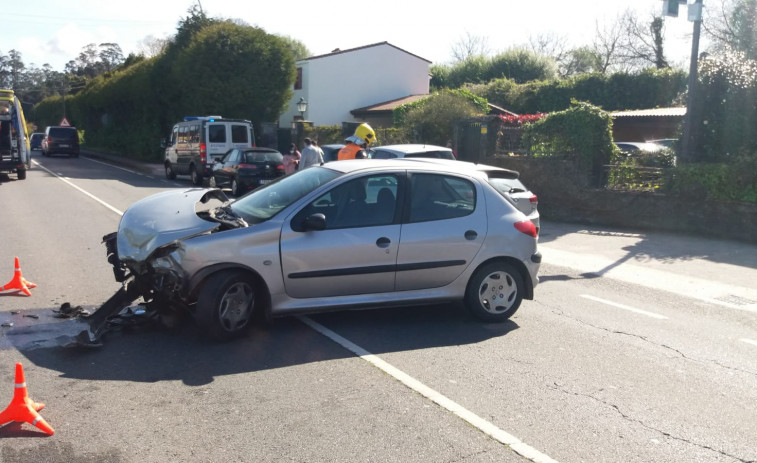 Un motorista resulta herido al colisionar con un turismo en San Cidre