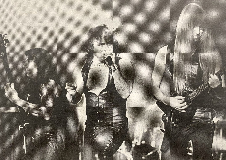 Hace 25 años: Manowar en el Coliseo y nuevo enlosado para la ronda de Outeiro