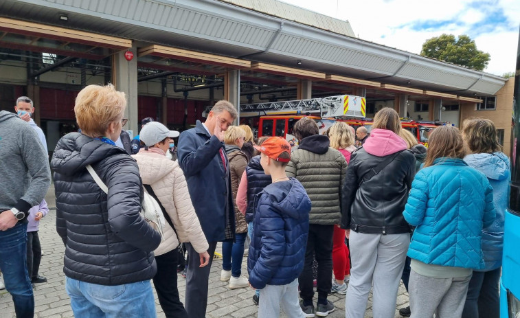 Bomberos y policías locales regresan de nuevo de Ucrania con treinta refugiados