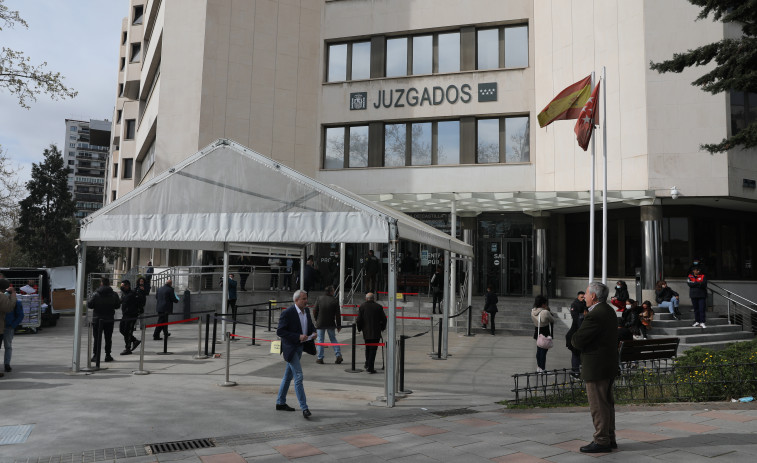 Luceño, a Luis Medina tras cerrar el contrato con el Ayuntamiento: 