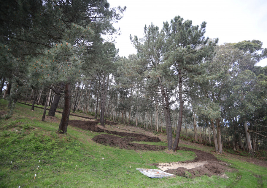 El Ayuntamiento duplicará la superficie del nuevo parque que se construye en Feáns