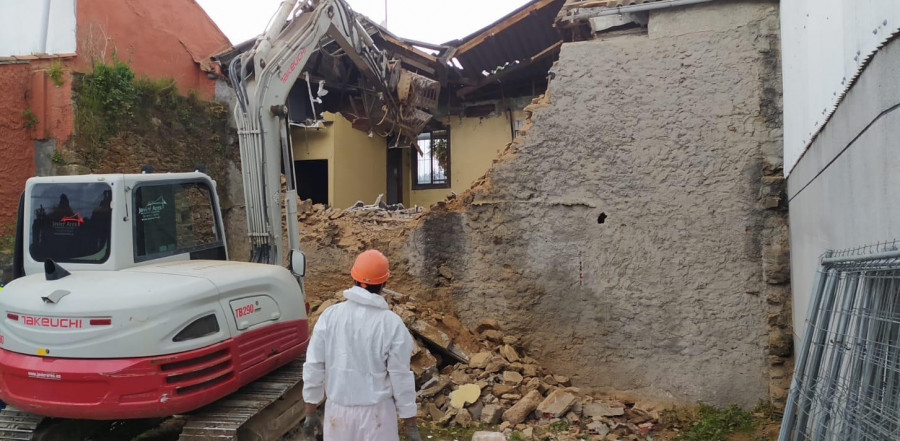 Carral empieza la demolición del antiguo Bar Primavera  para crear un espacio público