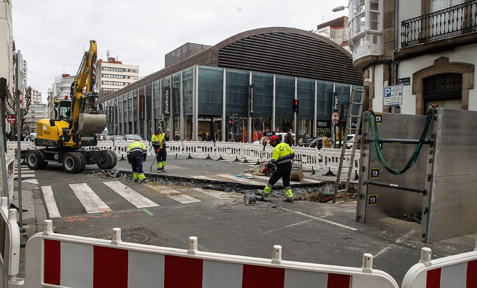 Un corte en la avenida del Puerto pone el centro al borde del colapso durante varias horas