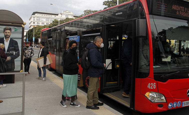 El transporte público no remonta y tiene  un 18% menos de viajeros que en la prepandemia