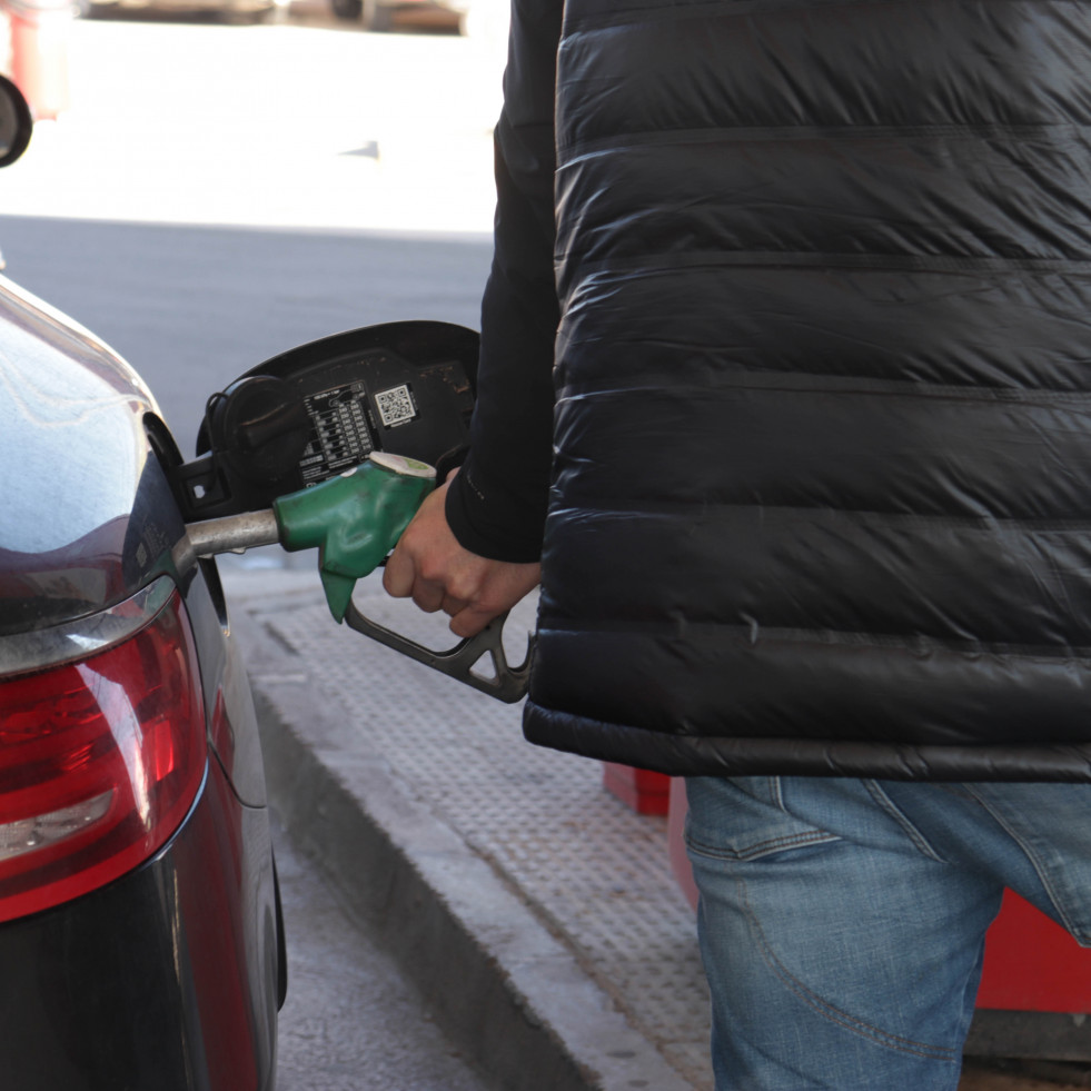 Los carburantes siguen a la baja y tocan precios mínimos del verano en pleno puente del 15 de agosto