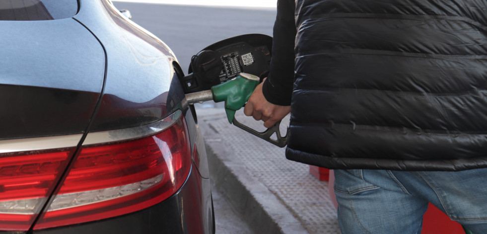 Los carburantes prosiguen con su caída y ya son más baratos que antes del estallido de la guerra de Ucrania