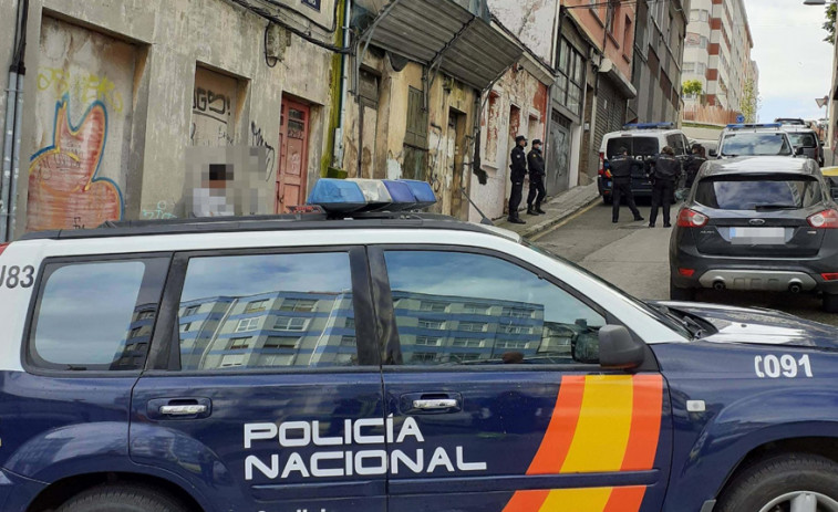 Detienen a una banda que traficaba en una casa okupada de O Castrillón