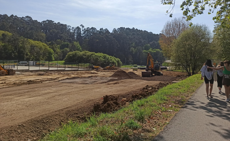 Oleiros inicia las obras para crear casi 180 plazas de parking en Bastiagueiro