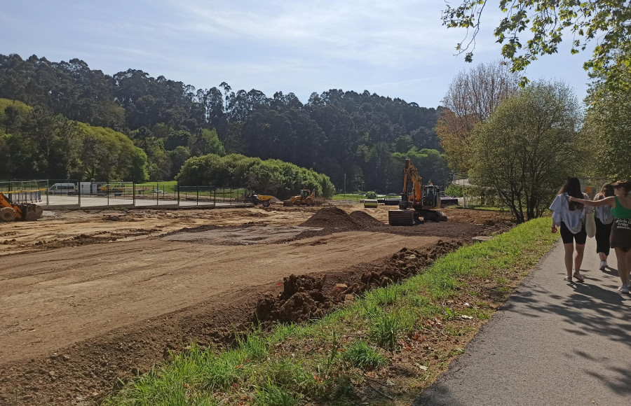 Oleiros inicia las obras para crear casi 180 plazas de parking en Bastiagueiro