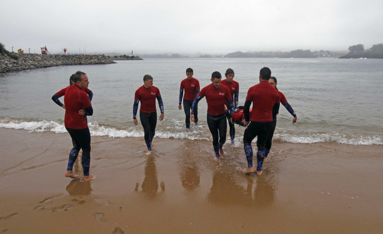 Comienza la carrera por hacerse con los socorristas de cara a la temporada de baño de este verano
