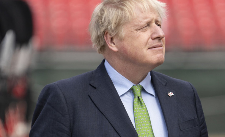 Un Boris Johnson desafiante clama su inocencia en el comité que lo investiga