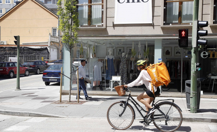 El comercio de proximidad comienza  a reactivarse por la llegada de turistas