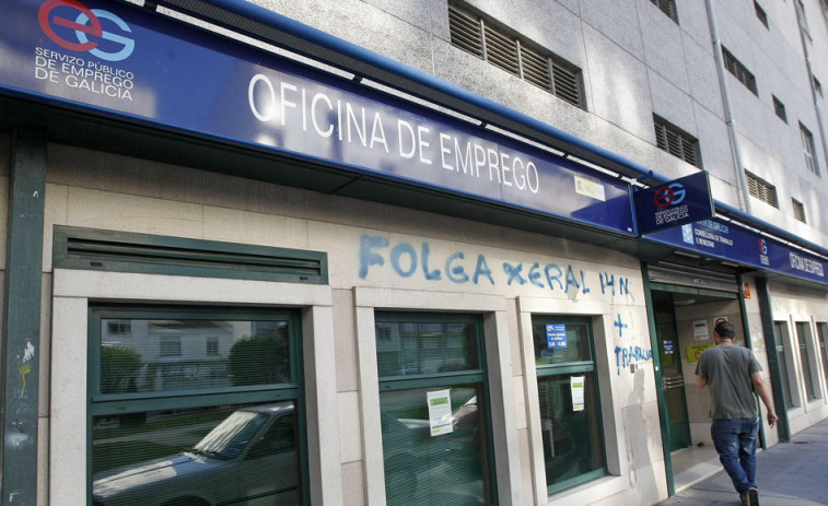 El paro baja en Galicia en 1.600 personas hasta junio y se crean 13.900 empleos