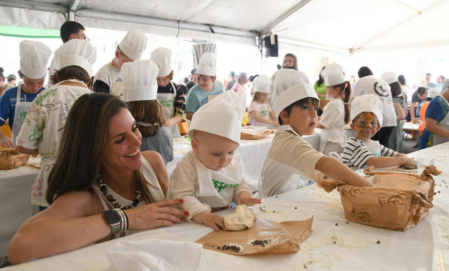La XVIII Festa do Pan de Carral se despide como una de las  más multitudinarias  de los últimos años