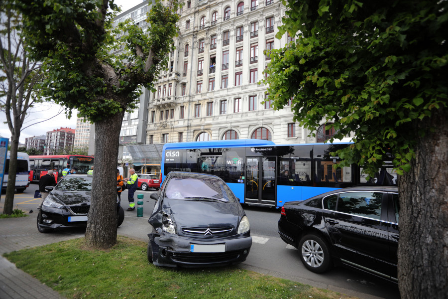 Un accidente múltiple en la avenida de Primo de Rivera se salda con dos heridos