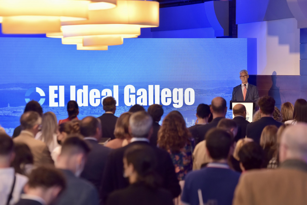 Andrés Ríos durante su primer discurso como director de El Ideal Gallego | Javier Alborés