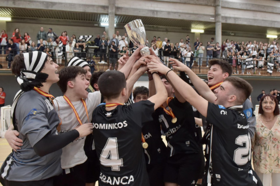 El Dominicos, campeón de España juvenil delante de sus aficionados