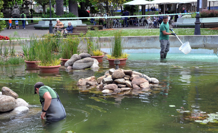 La renovada fuente de los jardines de Méndez Núñez se mantiene a diario