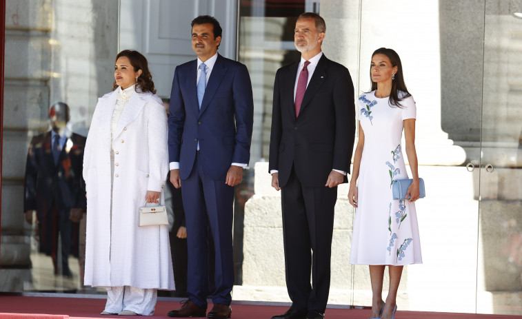 Los reyes reciben al emir de Catar y su esposa en el Palacio Real