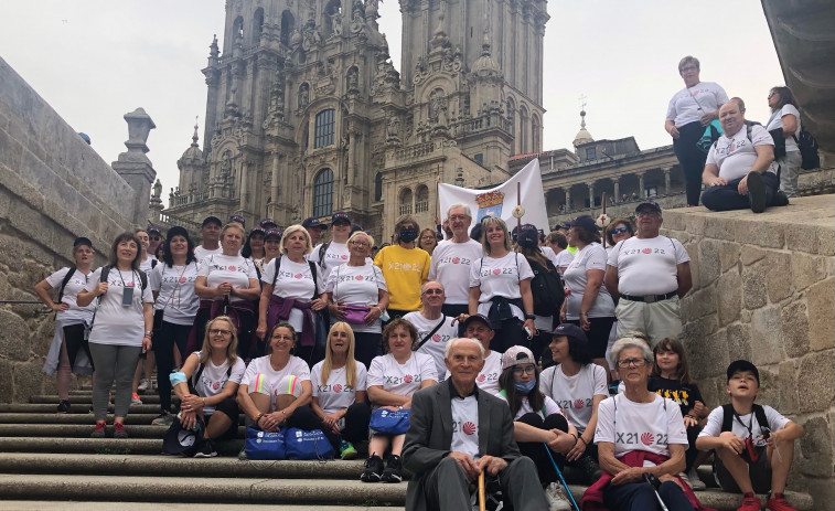 Un valgués de 94 años culmina el Camino de Santiago junto con otros 120 peregrinos del municipio pontevedrés