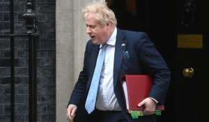 Asistentes describen fiestas caóticas en Downing Street aprobadas por Johnson