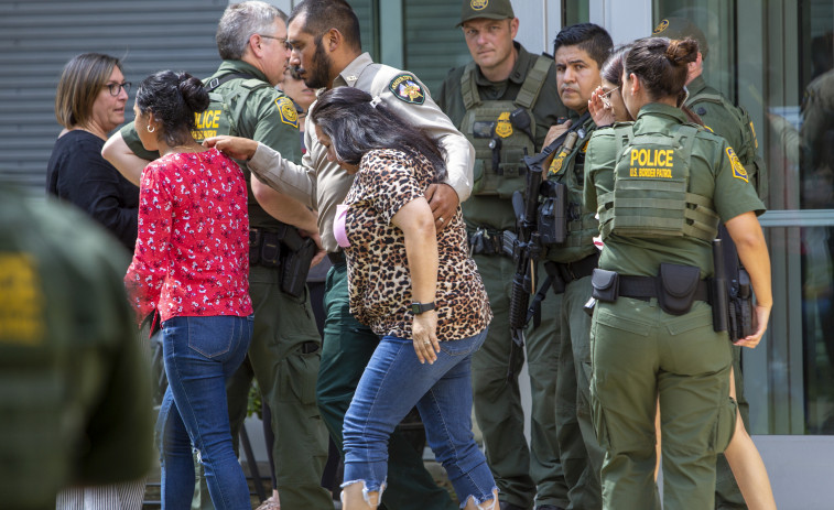 Un estudiante mata a varios niños y a un profesor en un colegio de Texas