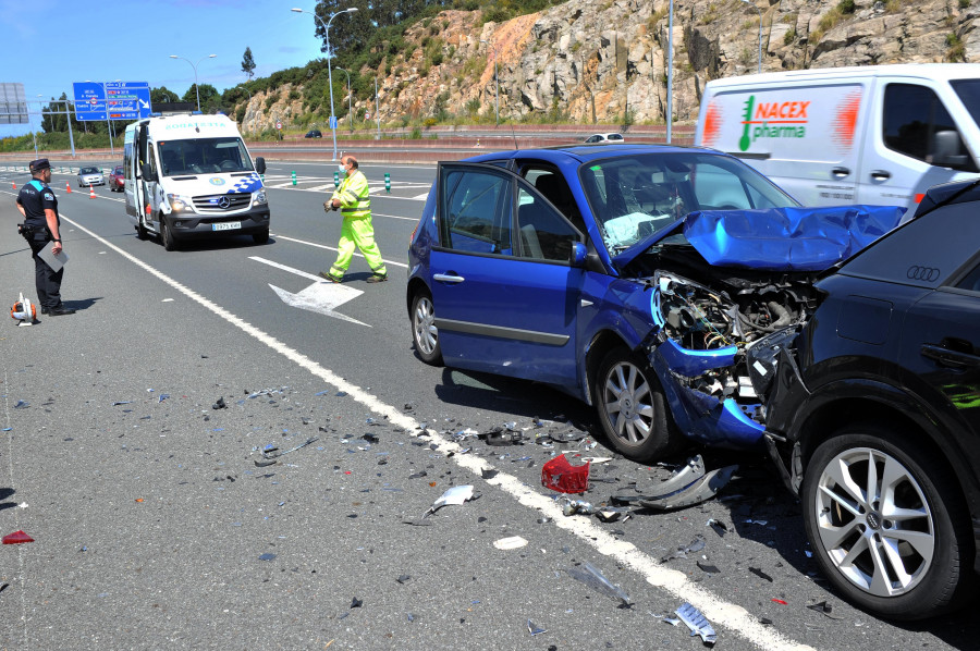 Un accidente en cadena con cuatro coches en la Tercera Ronda se salda con dos heridos leves