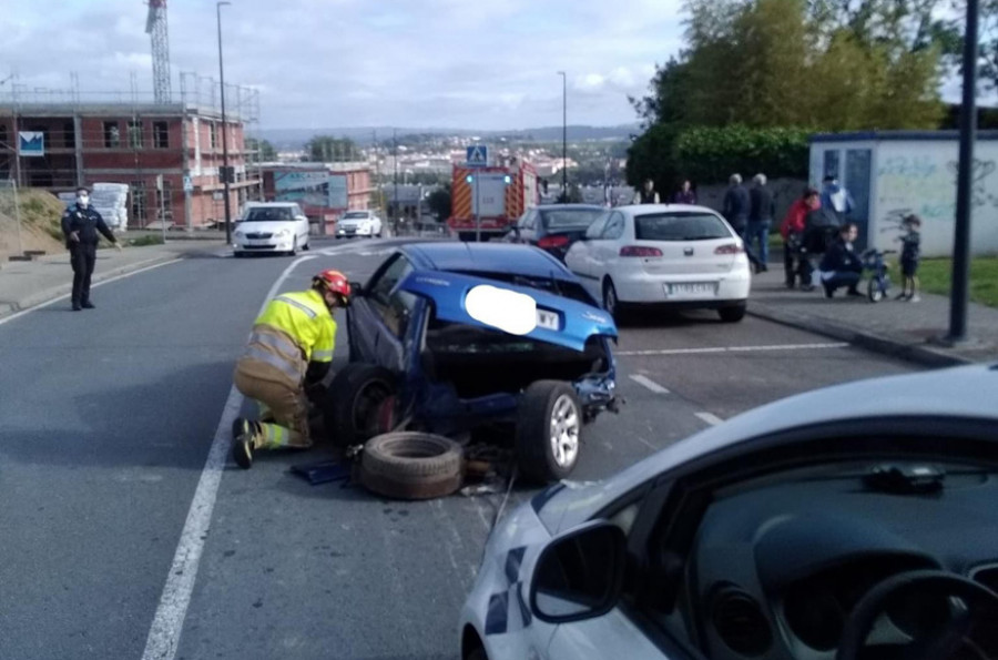 La Policía de Oleiros intercepta a un conductor que se dio a la fuga tras un choque