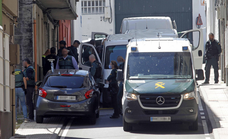 La Guardia Civil detiene a dos vecinos de Curtis por estafar a una empresa de transporte
