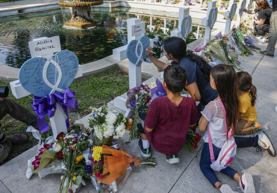 La Policía admite que fue un error no entrar antes al aula del tiroteo de Texas