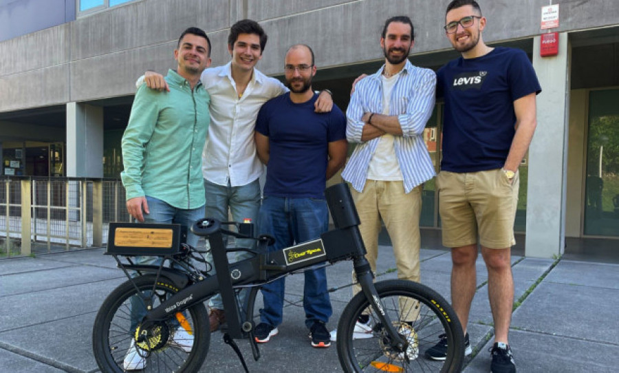 Alumnos del campus de Ferrol diseñan un bicicleta manejada por radiocontrol