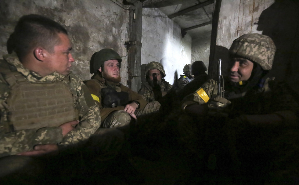 Militares ucranianos, en un bunker en Bakhmut, Donetsk