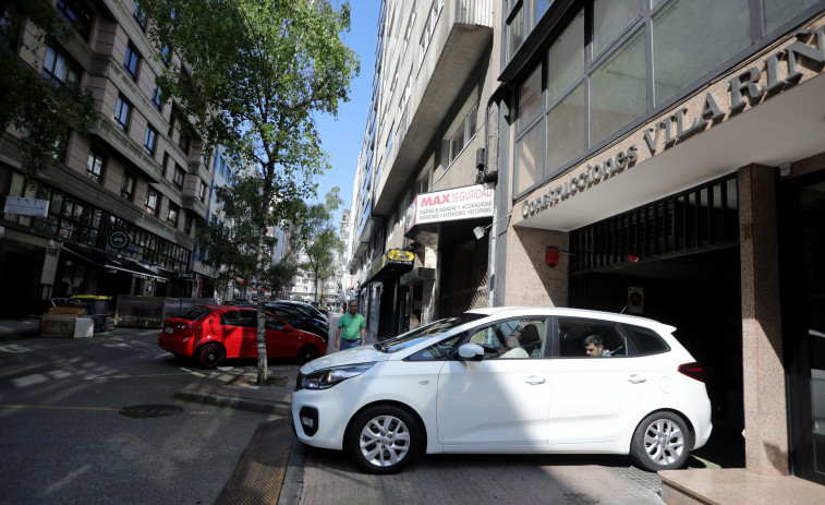 Por cada plaza de parking subterráneo o garaje hay ocho coches en A Coruña