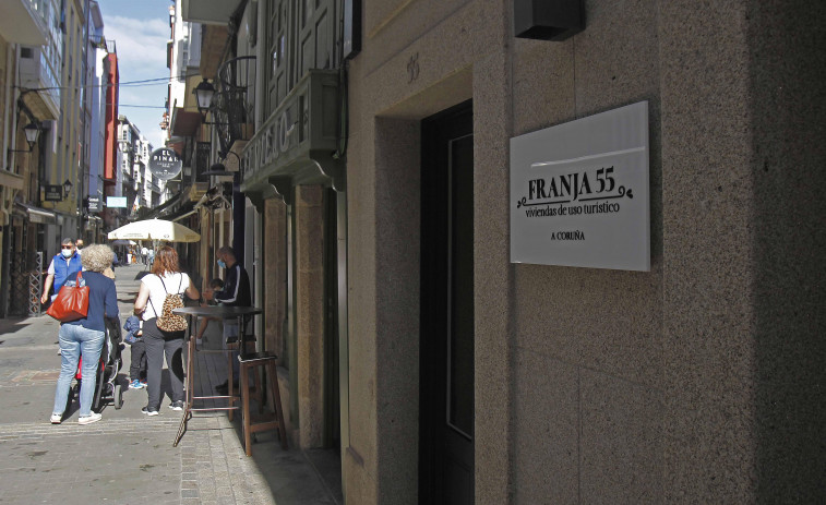 La Valedora do Pobo investigará la regulación de los pisos turísticos de A Coruña