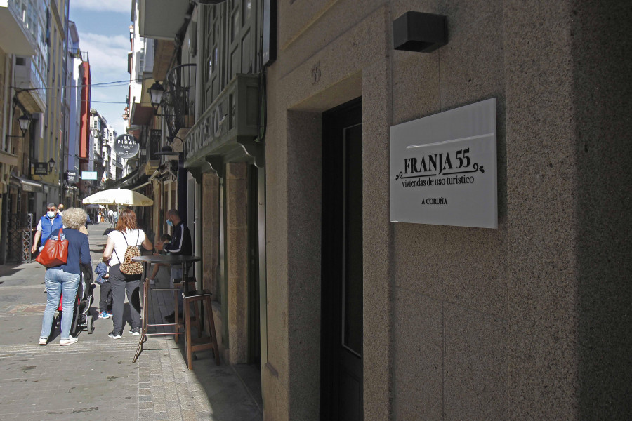El Ayuntamiento creará una mesa de trabajo para regular los pisos turísticos de A Coruña