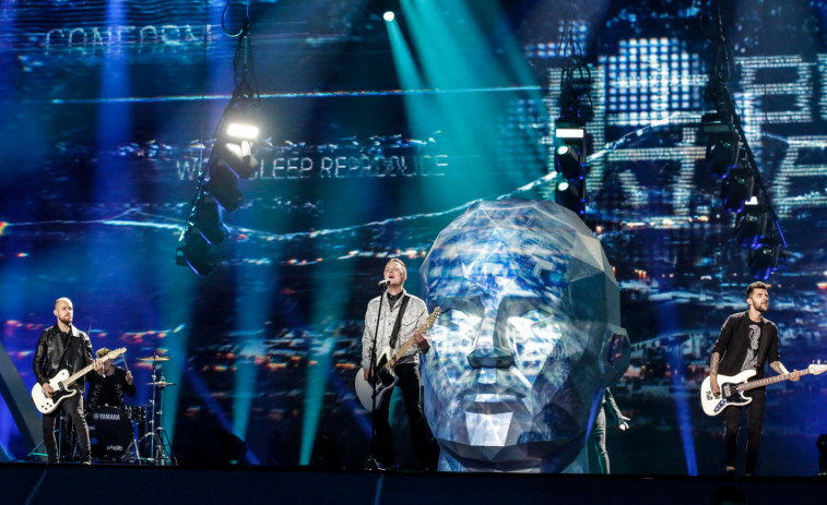 De representar a Ucrania en Eurovisión a defenderla desde una trinchera
