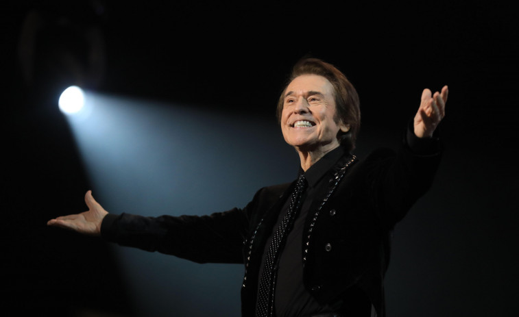 Raphael: “Cantar, para la voz, es lo lógico, hay que hablar poco y cantar mucho”