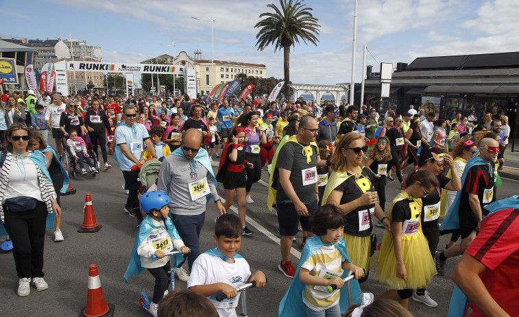 El Corte Inglés de A Coruña entrega los dorsales de la carrera Runki de los héroes